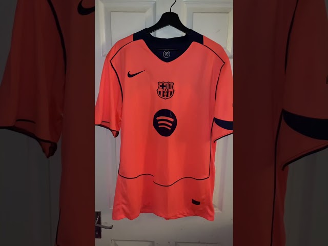 Vídeo relacionado con Kimbatex Textil Hogar Tienda Barcelona FC Toallas de Playa, Microfibra, Azul y Grana, Diseño Lamine Yamal, Pedri y Escudo, 70 x 140 cm, 7 Diseños a Elegir (Escudo 670)