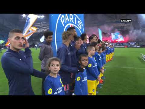 OM - PSG (2018) : L'entrée des joueurs pénètrent dans un Vélodrome bouillant ! - 28/10/18 -