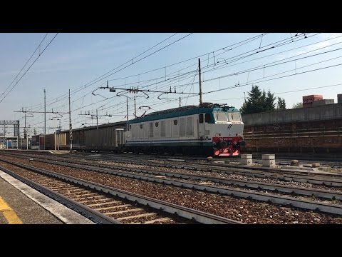 E.652-046 + CARRI PIANALE CON CONTAINER STAZIONE DI MILANO G. P.