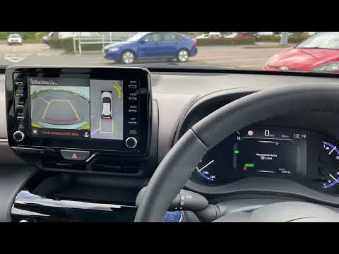 Toyota Yaris Cross Parks Itself