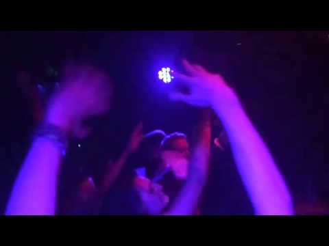 Titus live aka Spyder playing olav Basoski's Waterman at cross club in Prague at FUNKDUP party !!