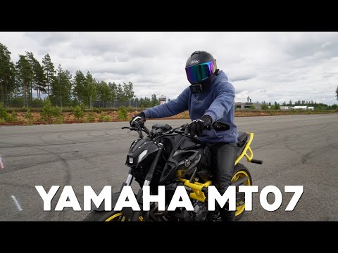 PROVKÖR "OSTBÅGEN'S" YAMAHA MT07:A *KÖR NÄSTAN PÅ EN FÅGEL*