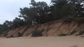 preview picture of video 'La Tempête Oléron 2014 (la plage entre Les Normands et le port du Douhet)'