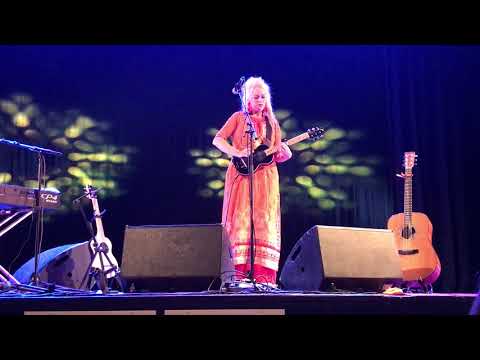 Unni Wilhelmsen's live cover of DumDum Boys' "Tyven Tyven"