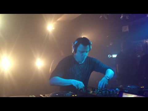 Markus Schulz playing "M I K E Push vs  Rank 1 - Zenith" // Four Runners Club 25.05.2016