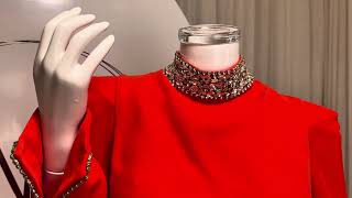 فستان كريب طويل برتقالي بتفاصيل كريستال فاخرة