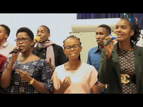 NI VYEMA KUTENGA MUDA BY GREEN LIGHT SINGERS LIVE PERFORMANCE