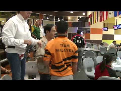 Bowlingdigital's 2008 BWC - Zulmazran Zulkifli, Malaysia, rolls the fifth 300 game