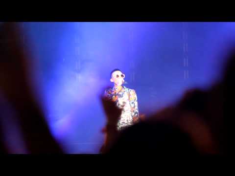 G-Dragon's greeting at F1 Singapore Grand Prix 2011