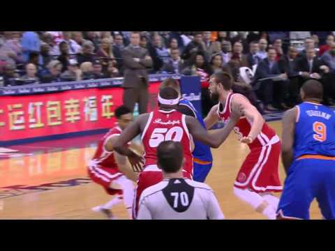 Kristaps Porzingis circus shot vs Grizzlies (16/01/2016)