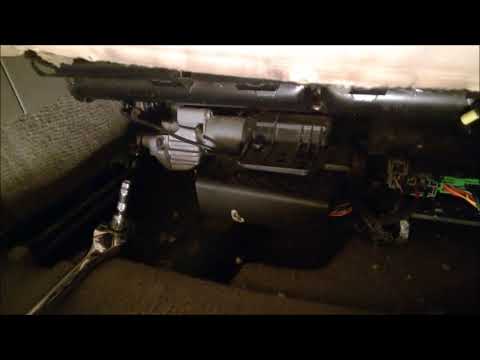 Volvo S60  Attaching the bottom seat cushion 2001-mid2004 (pre-facelift)