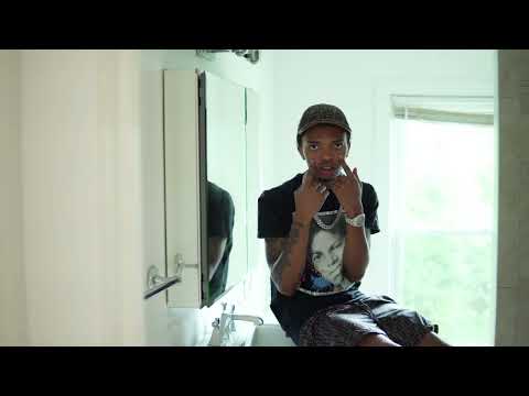 Yellow Zoo - Love Is Weird (official video)