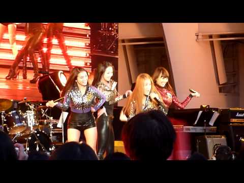 (Fancam) Sistar sings How Dare You KMF 2011