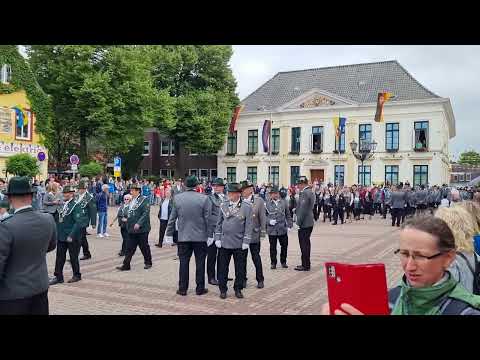 Schützenfest Esens 2022 - Aufmarsch Musikzug Middels, Schützenverein Blomberg, Feuerwehr Esens u.a.