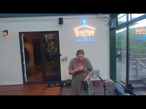 Tara Mills Band at Glass House Winery & Brewery