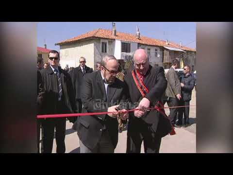 Kryeministri Fatos Nano takim me drejtuesit vendor në bashkinë e Pukës - (1 Prill 2005)