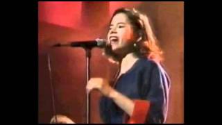 10000 Maniacs-Just As The Tide Was A Flowing (Live)