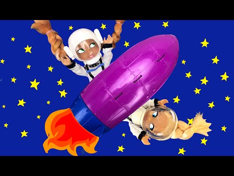 Elsa and Anna toddlers go to the moon
