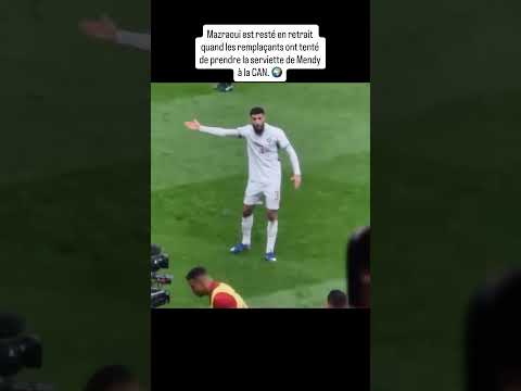 Mazraoui🇲🇦 demande à ses coéquipiers qui voulaient predre la serviette de Mendy🇸🇳 d'aller s'assoir.