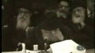 Nigun "Yemin HaShem" with the Rebbe - התמונה מוצגת ישירות מתוך אתר האינטרנט יוטיוב. זכויות היוצרים בתמונה שייכות ליוצרה. קישור קרדיט למקור התוכן נמצא בתוך דף הסרטון