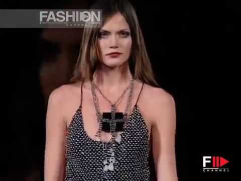 "Giorgio Armani" Autumn Winter 2003 2004 Milan 3 of 3 Pret a Porter Woman by FashionChannel