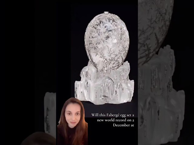 Vídeo relacionado con danila-souvenirs Huevo al estilo Fabergé de coronacion imperial/Caja de Joya con carruaje 6,5 cm rojo