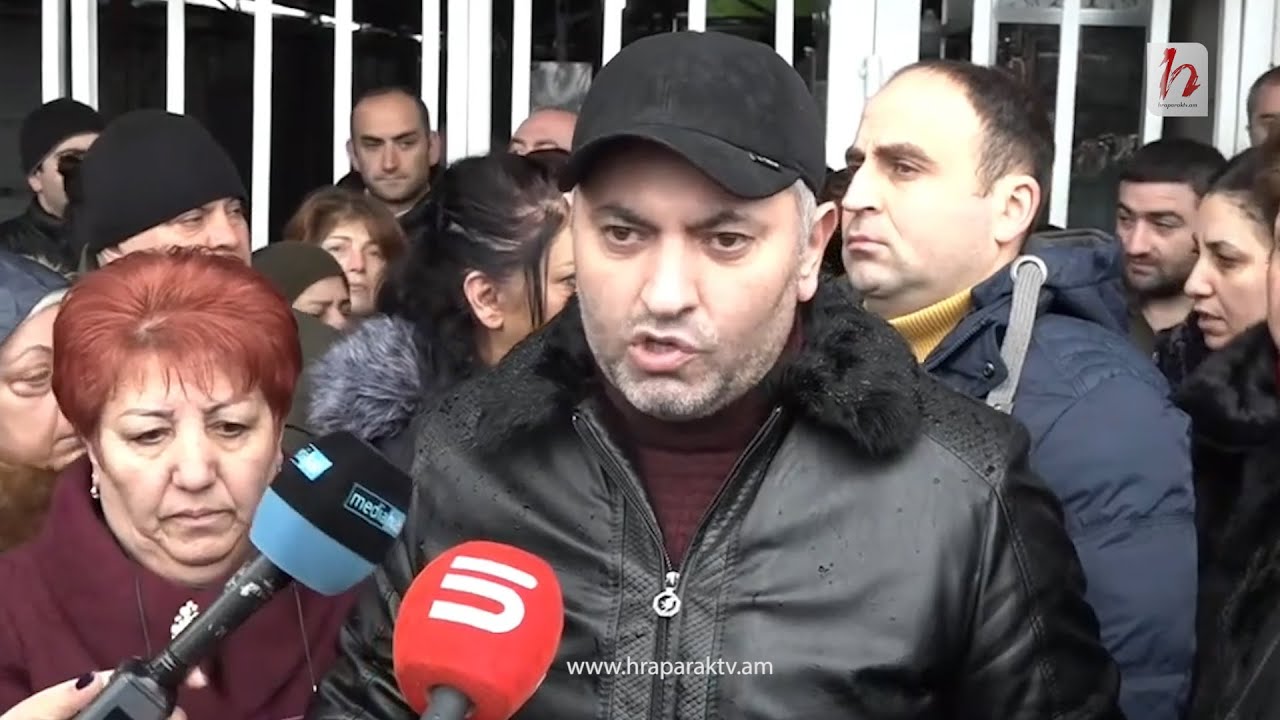 Զինվոր ենք պահում, որ փակեն տոնավաճառը, ի՞նչ անենք, հաց մուրա՞նք․ մնում է երկրից մեկնելը