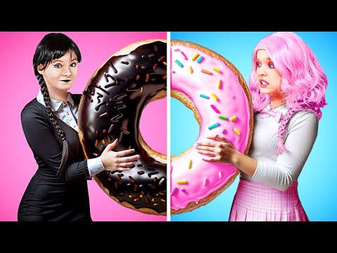 PINK VS. SCHWARZ Essen-Challenge - Wednesday VS. Enid nur 1 Farbe essen für 24H auf La La Life