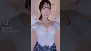 【TikTokまとめ】弾力がすごすぎるオッパイ