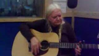 Gwen Hechle playing live on Abbey FM