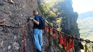 A 30cm Trail on a 300m Cliff! The Real Jianmen Pass That Inspired Li Bai’s “Hard Roads in Shu”