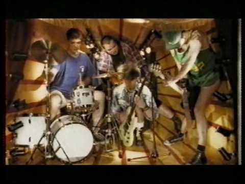 THE BATES - HELLO - (Regie: Fredrik Boklund)