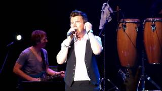 Rick Astley Live at the Singapore Grand Prix F1 - Lights Out and Hold Me in Your Arms