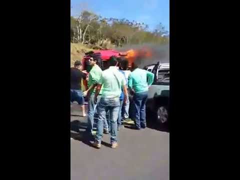 Acidente entre Quatigua Carro do IAP  bate com carreta