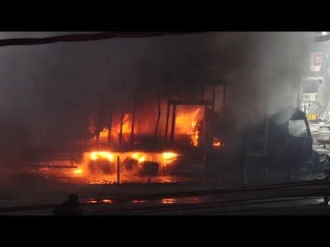 Caminhão explode em posto de combustíveis em Rio Claro