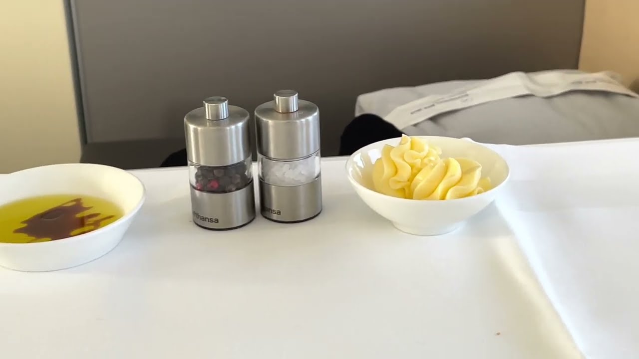 Lufthansa First Class Lounge (Non-Schengen) thumbnail