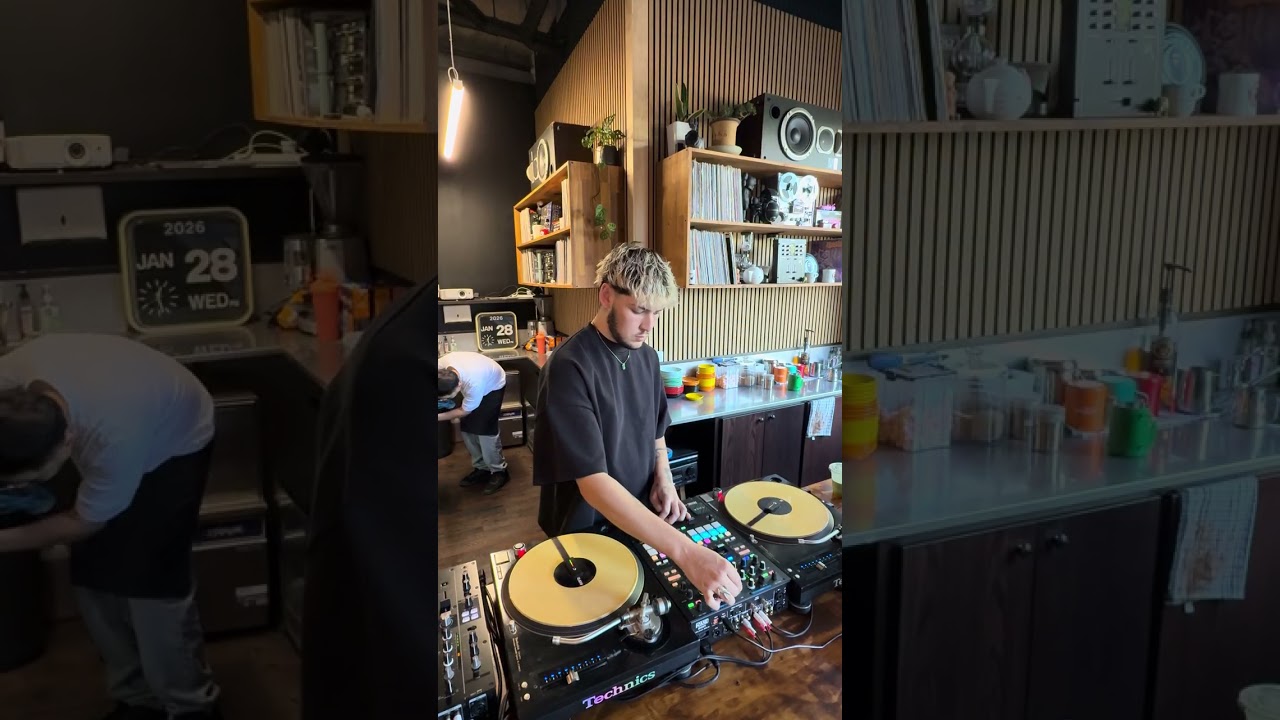 Chill Mix at Reunion Cafe - R&B and Edits