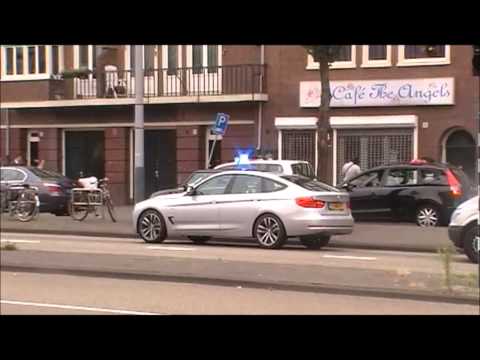Politie voertuig Amsterdam met spoed naar prio 1 melding