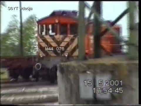 13 A kunszentmiklósi vasútállomáson, 2001 május 15-én. (720p)