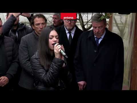 Momente emoţionante la înmormântarea lui Emeric Ienei. Nepoata sa a intonat imnul României