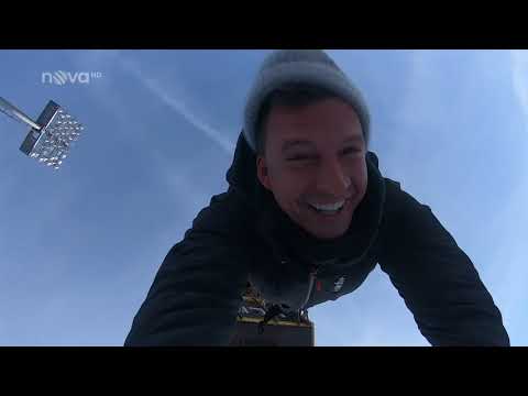 Roman Vojtek skočil bungee jumping z televizní věže v Harrachově [Zážitky.cz]