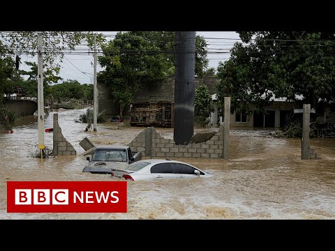 風暴埃塔毀了我的家"--BBC新聞。 ('Storm Eta ruined my home' - BBC News)