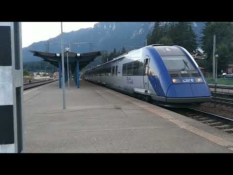 Trenuri pe seară în Bușteni.