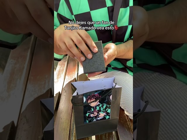 Vídeo relacionado con BLPRKOT Collar con Colgante en Diseño Hanafuda de Tanjiro Kamado, Collar Inoxidable, Accesorio para Fans de Kimetsu no Yaiba y Demon Slayer, Collar Anime para Coleccionistas y Cosplay