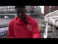 Bouwmarkt dicht? Lando redt zijn stage met een koffiekar