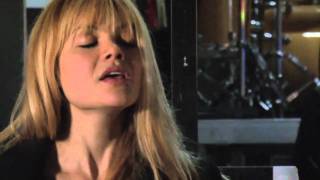 Rekorder: Nouvelle Vague spielen "Guns Of Brixton"