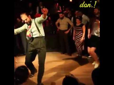 Dançando sexta-feira sua linda