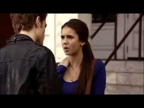TVD 1X08 Stefan Elena talk outside the Sheriffs office