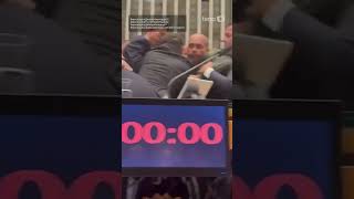 Deputado Glauber Braga ocupa cadeira da presidência da Câmara e é retirado à força #shorts