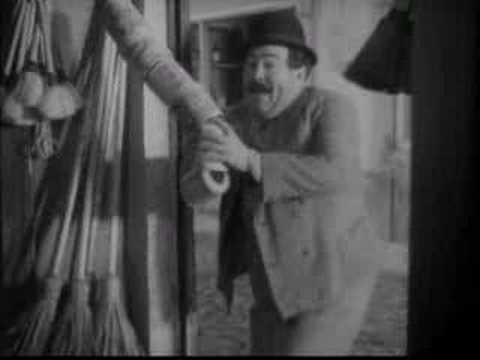 O Pátio das Cantigas - Ó Evaristo, tens cá disto?!